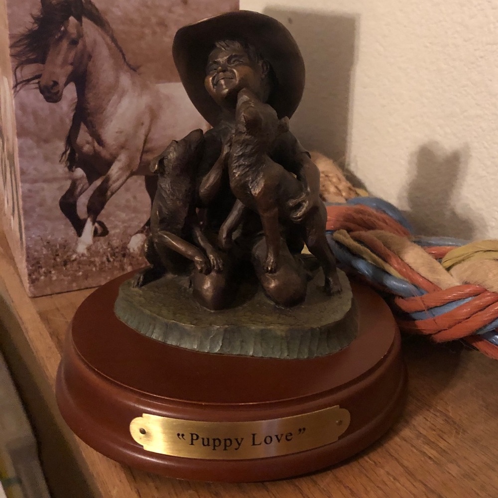 Puppy Love sculpture